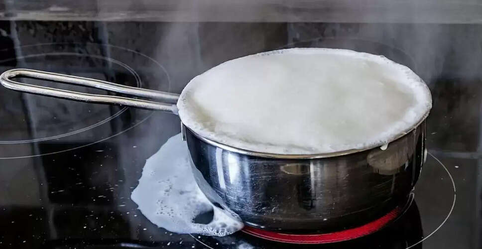 दूध उबालने के लिए सही बर्तन का चुनाव: स्वास्थ्य के लिए महत्वपूर्ण टिप्स