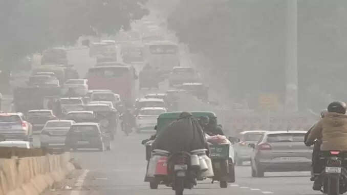 दिल्ली-एनसीआर में कोहरे और प्रदूषण से यातायात प्रभावित