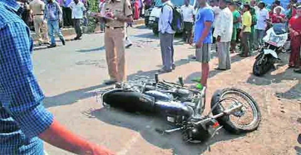 सिंगरौली में ट्रक से टकराने से दो युवकों की मौत, एक घायल
