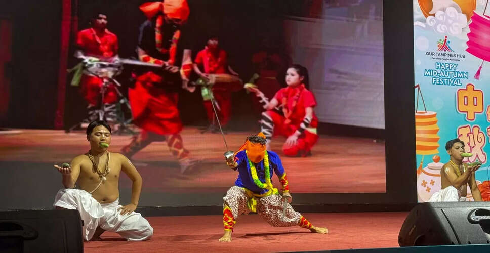 सिंगापुर में दीपावली समारोह में मणिपुरी सांस्कृतिक दल की प्रस्तुति