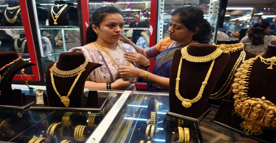सोने और चांदी की कीमतों में गिरावट, वैश्विक अनिश्चितता का असर