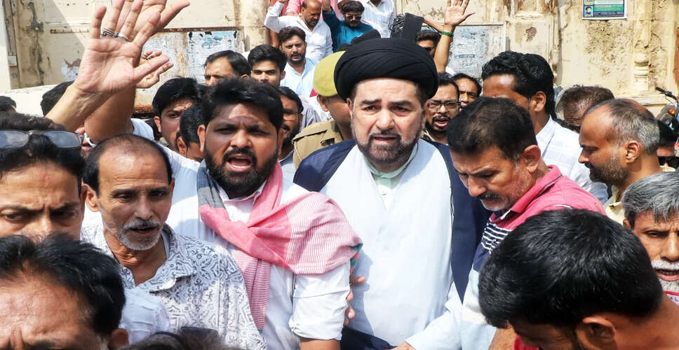 लखनऊ में शिया धर्मगुरु पर हमले के बाद पुलिस की कार्रवाई पर सवाल