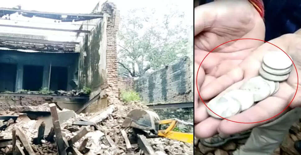 बदायूं में चांदी के सिक्कों की अनोखी बरसात, जानें पूरा मामला