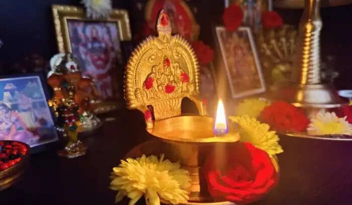 पूजा घर में न रखें ये चीजें, वरना होगी परेशानी