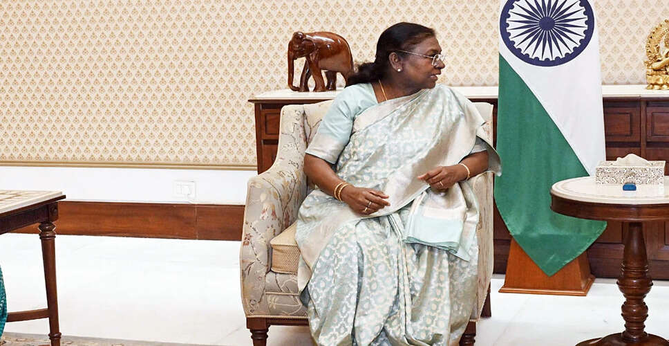 राष्ट्रपति मुर्मू का हेलीकॉप्टर उतरने में तकनीकी समस्या, गड्ढे में फंसे पहिये
