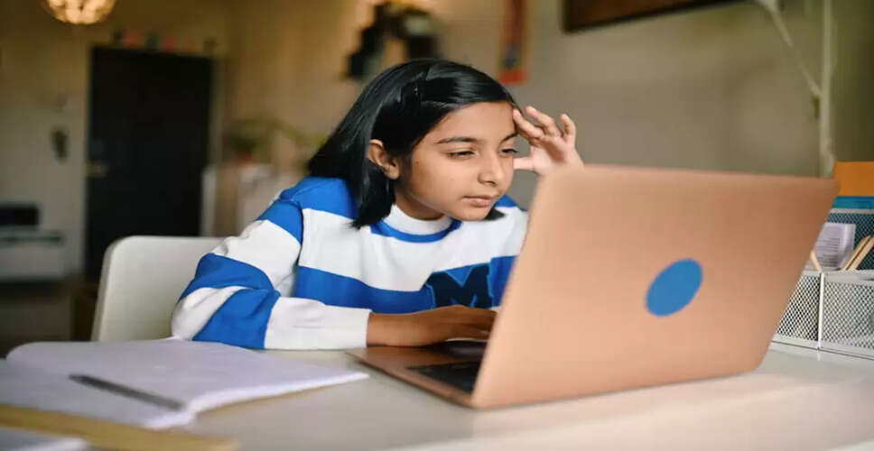 बच्चों में स्क्रीन टाइम का प्रभाव: स्वास्थ्य के लिए खतरा