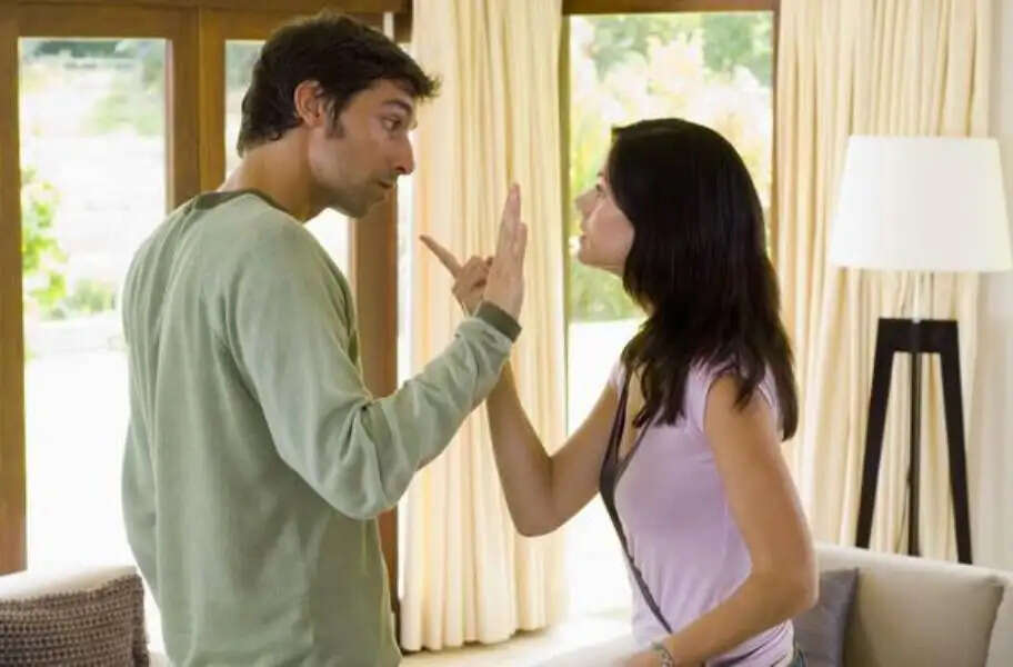 चाणक्य की नीतियाँ: पति-पत्नी के रिश्ते को मजबूत बनाने के उपाय