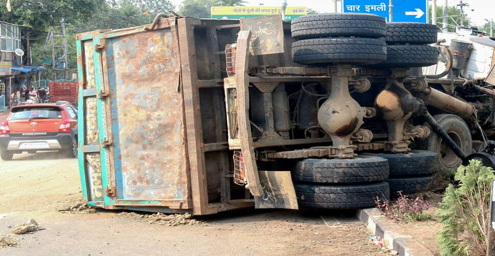 पश्चिम बंगाल में सड़क दुर्घटना में नौ लोगों की जान गई