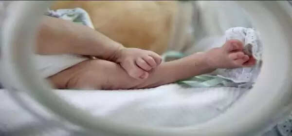 नागपुर में महिला ने अकेले की डिलीवरी, अस्पताल की लापरवाही पर उठे सवाल