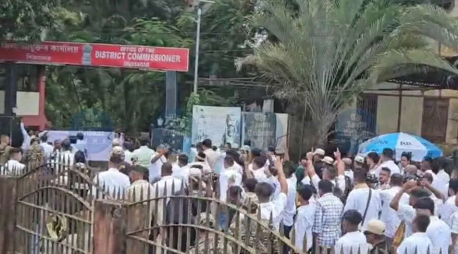सिवासागर में आदिवासी आरक्षण के खिलाफ प्रदर्शन