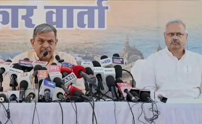 खरगे के संघ पर प्रतिबंध के बयान पर होसबाले का तीखा जवाब