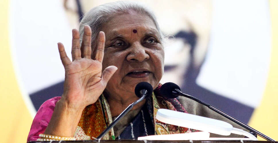 राज्यपाल आनंदीबेन पटेल की युवतियों के लिए चेतावनी: लिव-इन रिलेशनशिप के खतरे