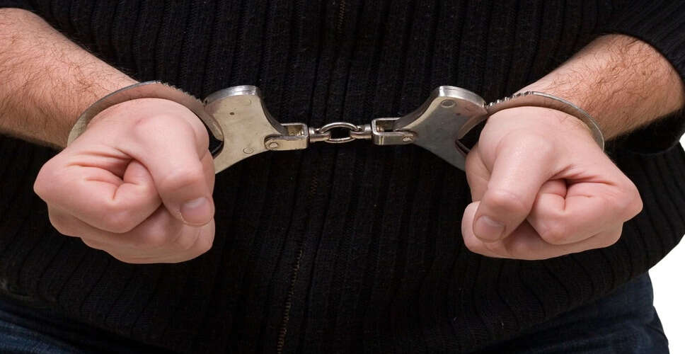 भारतीय नौसेना के कर्मचारी को जासूसी के आरोप में गिरफ्तार किया गया