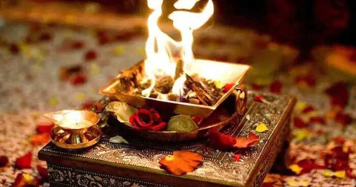 हवन का महत्व: धार्मिक और वैज्ञानिक दृष्टिकोण