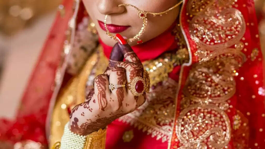 आगरा में शादी के बाद ठगी का नया मामला, दुल्हनें हुईं फरार