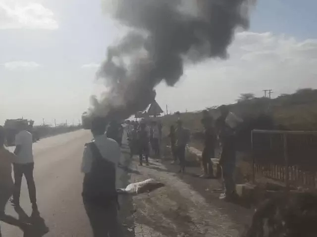 जोधपुर में सड़क हादसे के बाद तनावपूर्ण माहौल, बस में आग लगाई गई