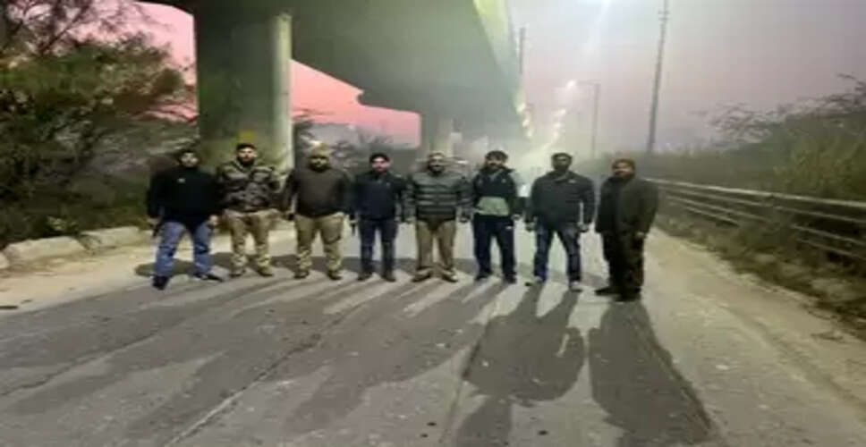 नोएडा : पुलिस ने मुठभेड़ में दो शातिर वाहन चोरों को किया गिरफ्तार