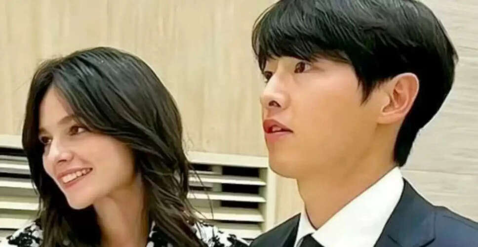 सोंग जोंग-की और कैटी लुईस सॉंडर्स की पहली सार्वजनिक उपस्थिति