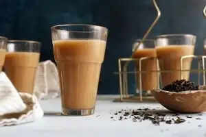 चाय के अधिक सेवन के स्वास्थ्य पर प्रभाव: जानें नुकसान और फायदे