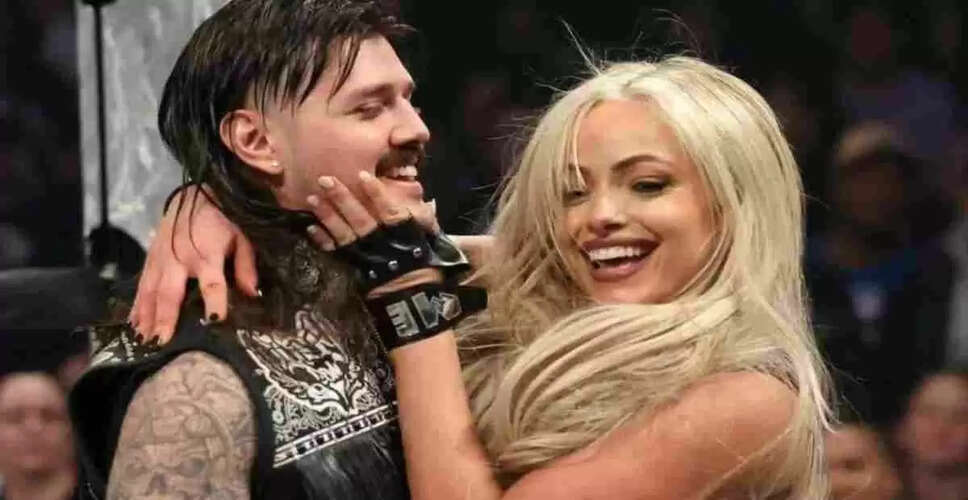 Dominic Mysterio और Liv Morgan का रोमांटिक पल, लेकिन खतरा भी मंडरा रहा है