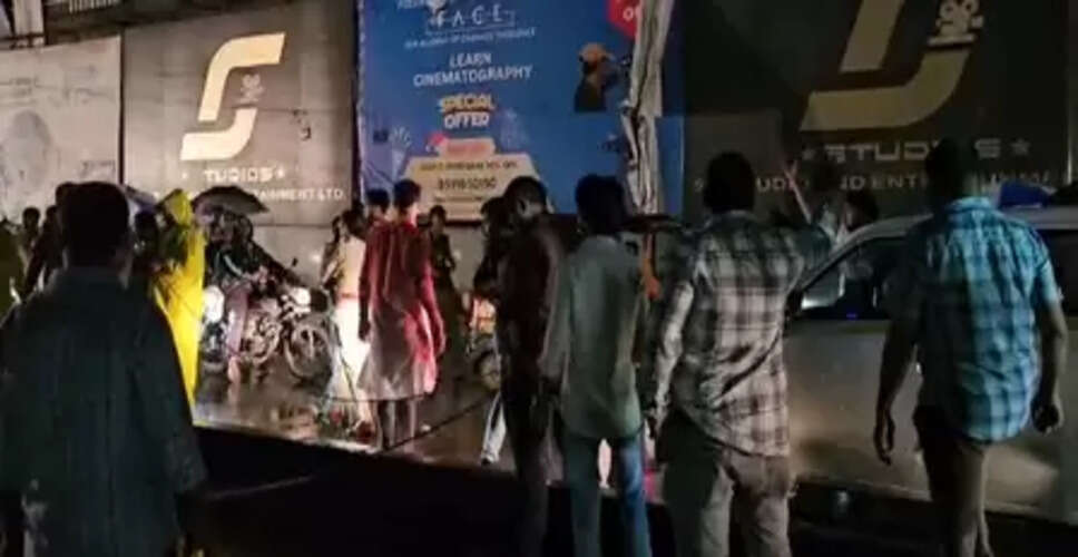मुंबई में गणपति विसर्जन के दौरान हादसा, हाईटेंशन तार गिरने से एक व्यक्ति की मौत, 5 झुलसे