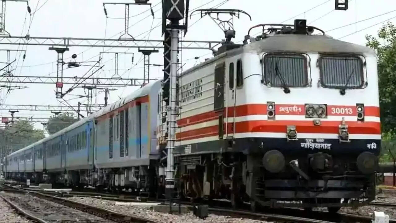 भारतीय रेलवे ने 200 नई ट्रेनें और ₹1780 करोड़ की वसूली की जानकारी दी