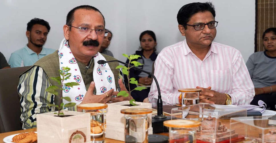 प्रधानमंत्री मोदी पर चर्चा: नई किताबों का विमोचन और विचारों का आदान-प्रदान