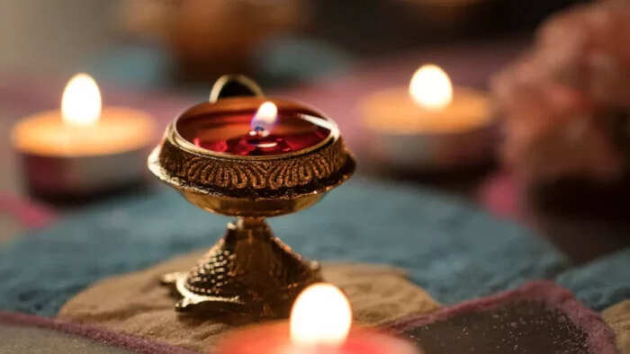 दीपक जलाने के सही तरीके: घी बनाम तेल
