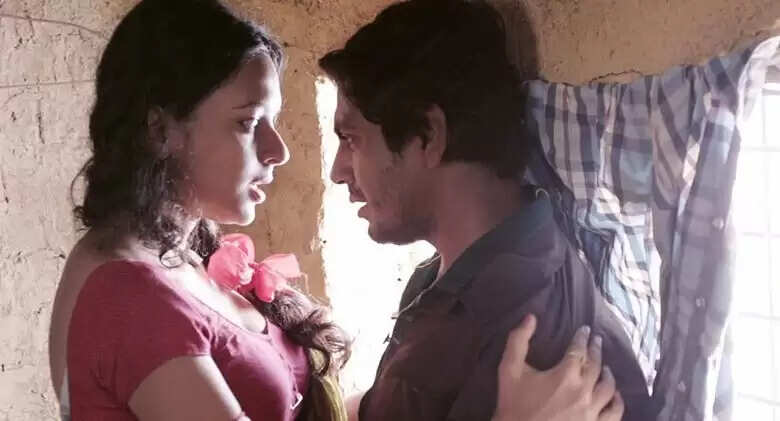 बॉलीवुड की 10 हसीनाएं जो हॉट सीन देने में हैं सबसे आगे