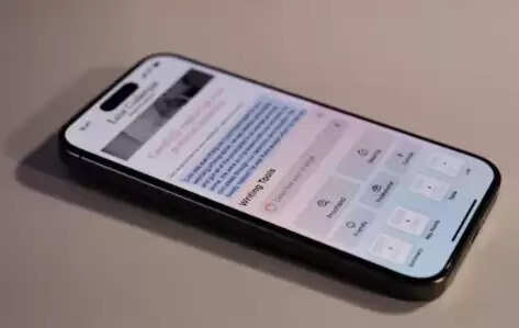 Apple ने ICEBlock ऐप को हटाया, विवादों में घिरी कंपनी