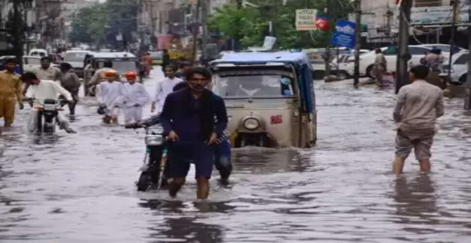 पाकिस्तान में मूसलाधार बारिश से 140 बच्चों समेत 299 लोगों की मौत