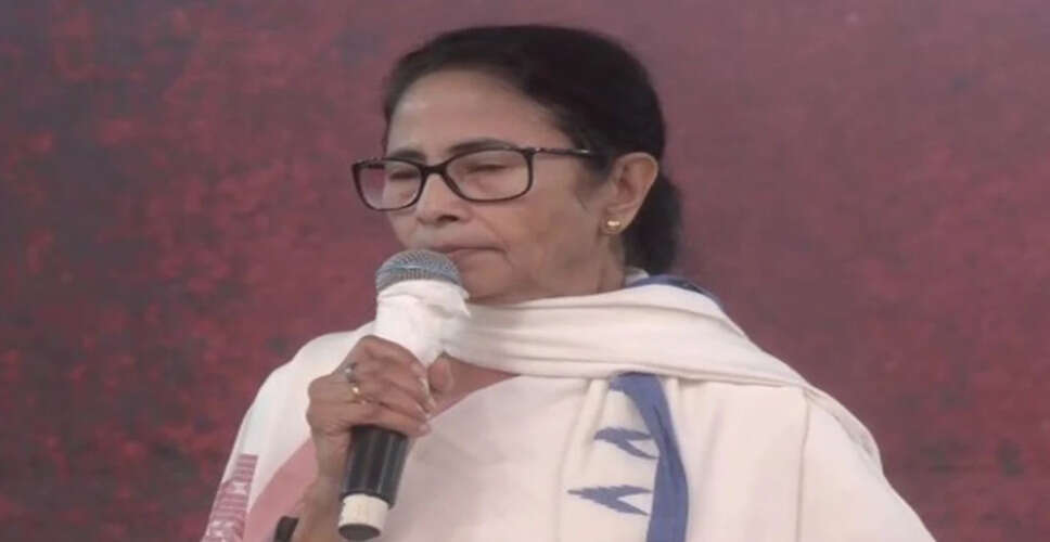 ममता बनर्जी का केंद्र सरकार पर हमला: गैस कीमतों में वृद्धि और बंगाल के विभाजन का आरोप