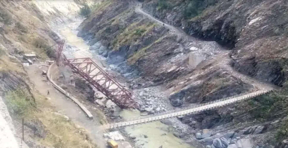 हिमाचल प्रदेश में लैंडस्लाइड से नया पुल हुआ क्षतिग्रस्त