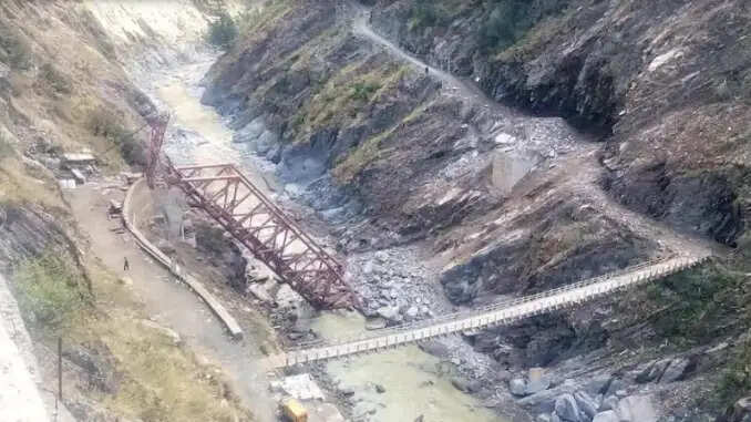 हिमाचल प्रदेश में लैंडस्लाइड से नया पुल हुआ क्षतिग्रस्त