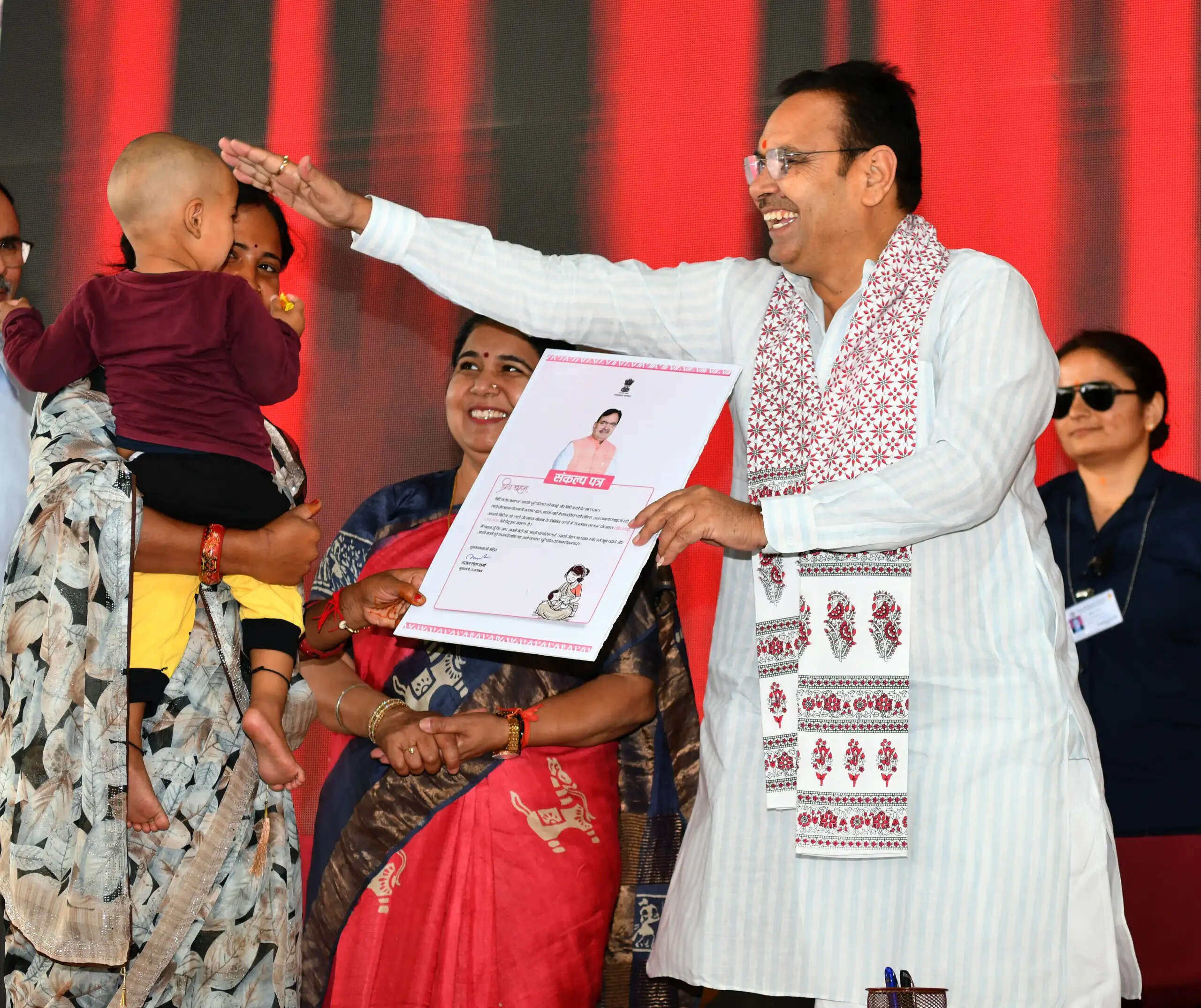 मुख्यमंत्री भजनलाल शर्मा ने आंगनबाड़ी कार्यकर्ताओं को दी सहायता, महिलाओं के उत्थान पर जोर