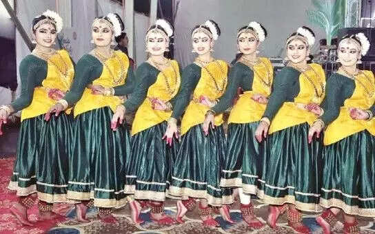 केरला फेस्ट 2025: सांस्कृतिक महोत्सव में कथकली और थेय्यम का अद्भुत संगम