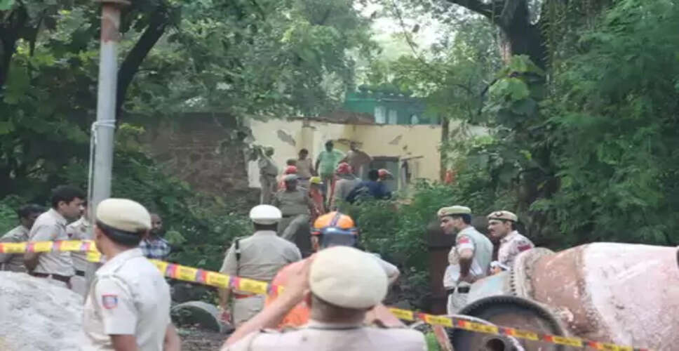 हुमायूं मकबरा परिसर में हादसा : कमरे की छत गिरी, छह की मौत