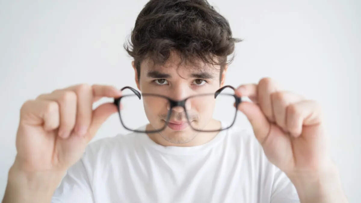 आंखों की सेहत को सुधारने के लिए उपयोगी टिप्स और एक्सरसाइज