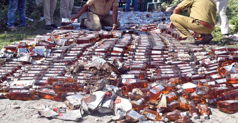 मऊ में दूध के टैंकर से बरामद हुई 10 लाख रुपये की अवैध शराब