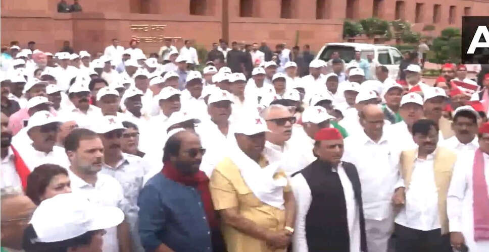 संसद के मानसून सत्र में विपक्ष का मार्च