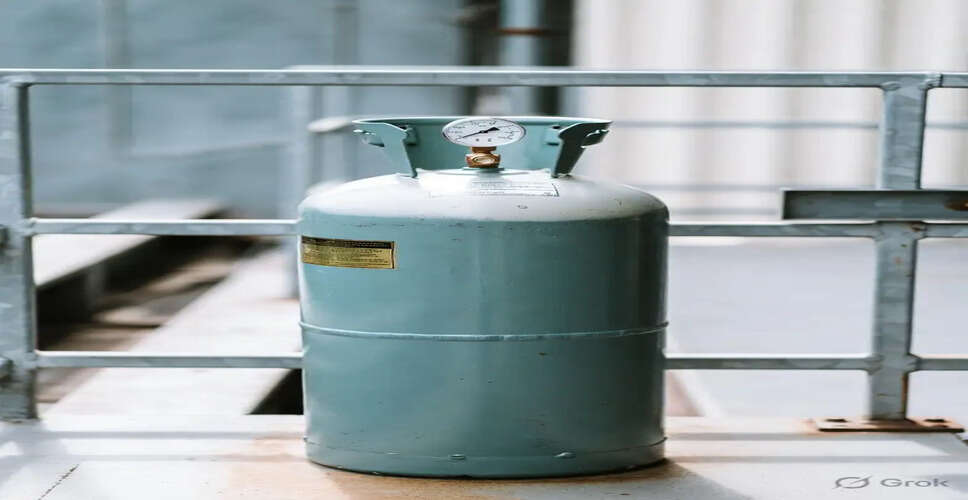 एलपीजी सिलेंडर की कीमतों में भारी वृद्धि, आम जनता पर पड़ेगा असर