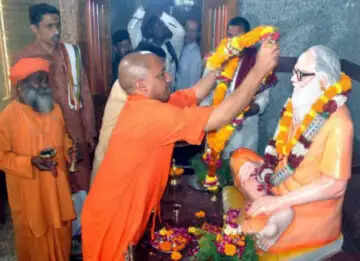 योगी आदित्यनाथ: एक साधारण गांव से मुख्यमंत्री बनने की यात्रा
