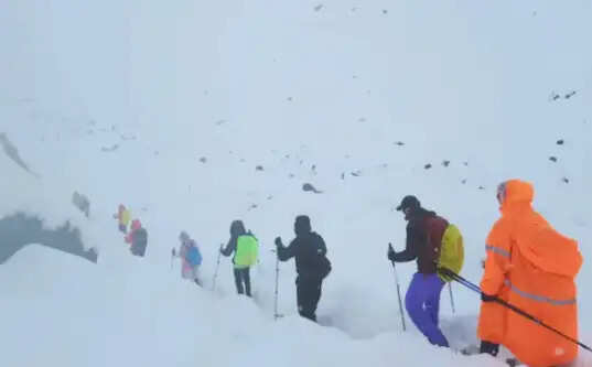 नेपाल में टूरिज्म घोटाला: ट्रैकिंग गाइड्स और अस्पतालों का बड़ा फ्रॉड