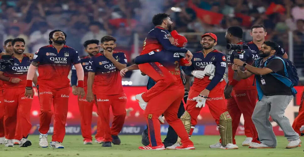 विराट कोहली ने आईपीएल ट्रॉफी जीतकर खिताब का सूखा समाप्त किया