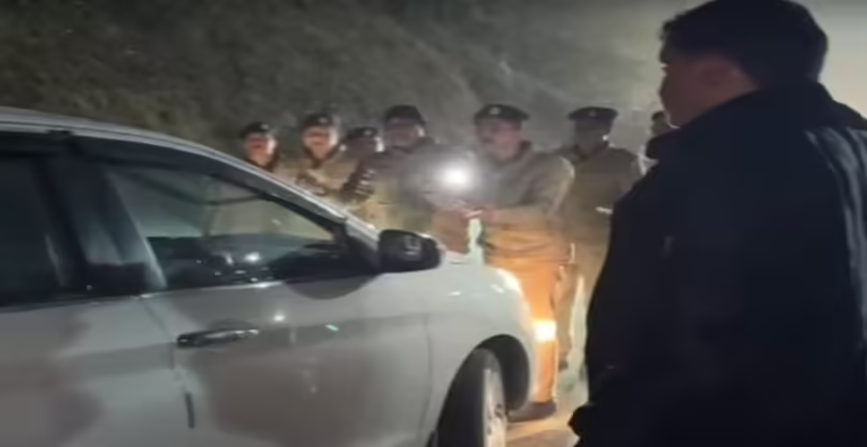 दिल्ली और हिमाचल पुलिस के बीच हाई-वोल्टेज ड्रामा: तीन यूथ कांग्रेस कार्यकर्ताओं की गिरफ्तारी