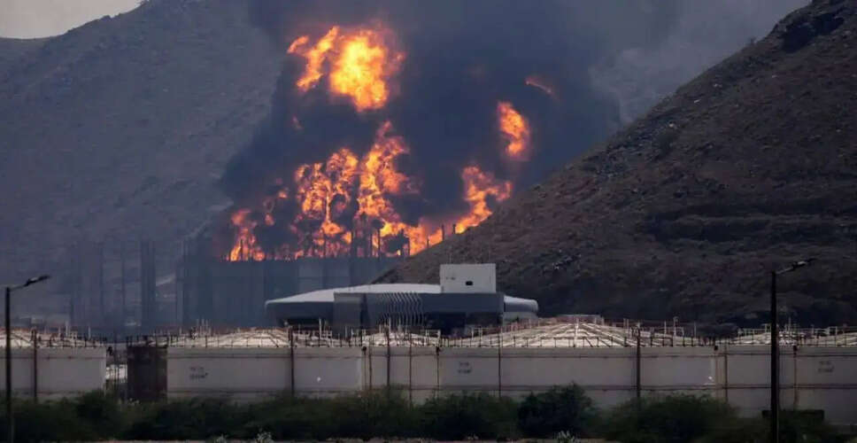 फुजैराह बंदरगाह पर तेल लोडिंग में रुकावट, ईरान युद्ध के बीच बढ़ते खतरे