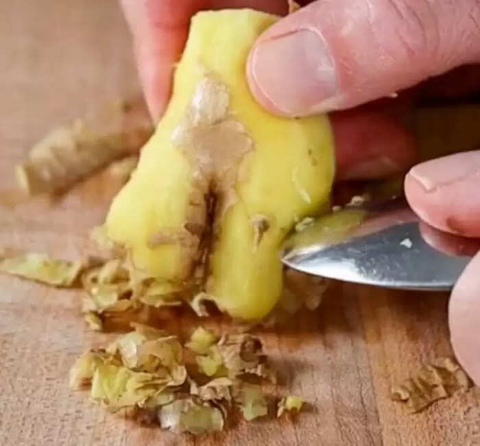 अदरक के छिलकों के अद्भुत फायदे: जानें कैसे करें उपयोग