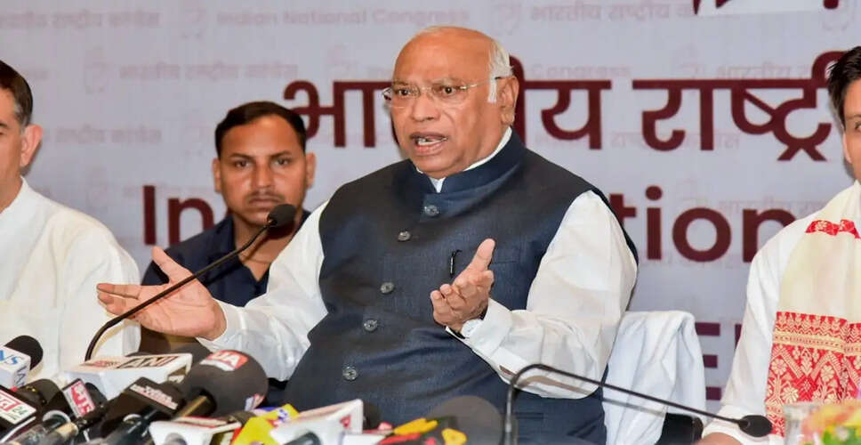 कांग्रेस अध्यक्ष खड़गे ने कार्यकर्ताओं को फटकारा, बीके हरिप्रसाद के शपथ ग्रहण समारोह में हंगामा