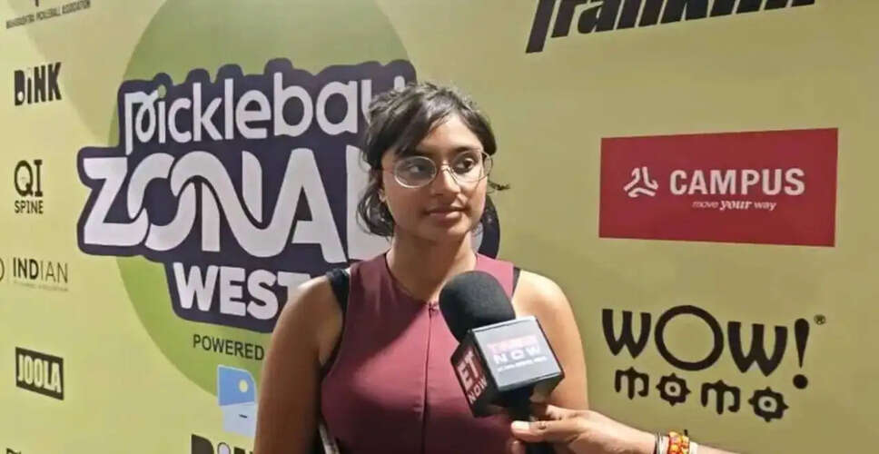 पुणे में पिकलबे ज़ोनल्स में महिला सिंगल्स प्रतियोगिता में अनुभव साझा करतीं आशना पेडनेकर