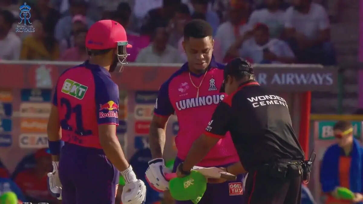 RR vs RCB मैच में अंपायर ने चेक किया Hetmyer का बल्ला, जानें वजह